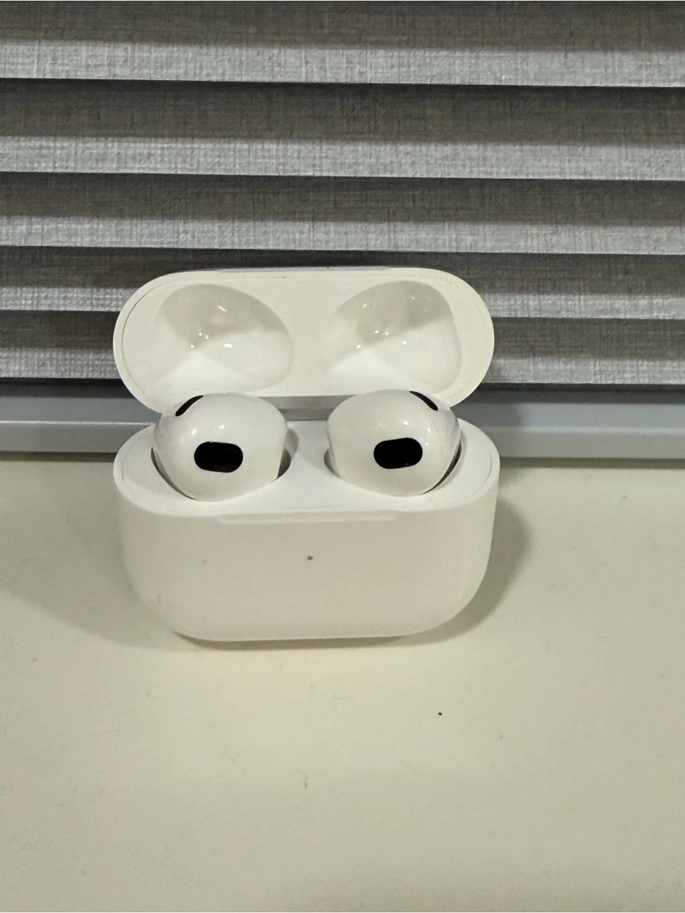 Airpods Earbuds - Lightning Charger
